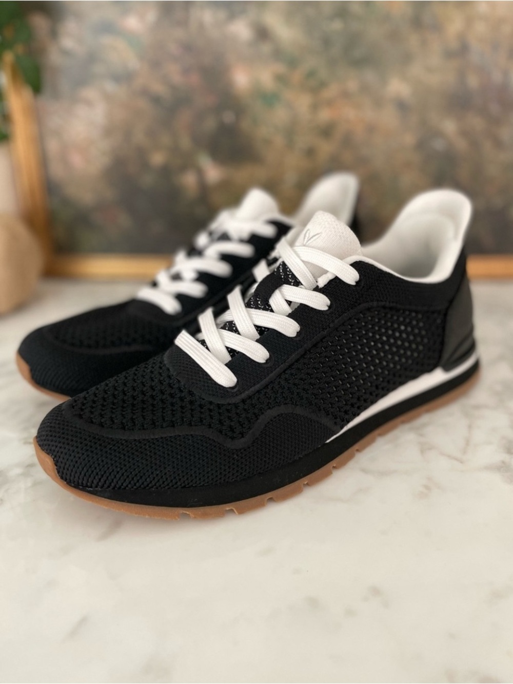 Vivaia Sneakers Size 8